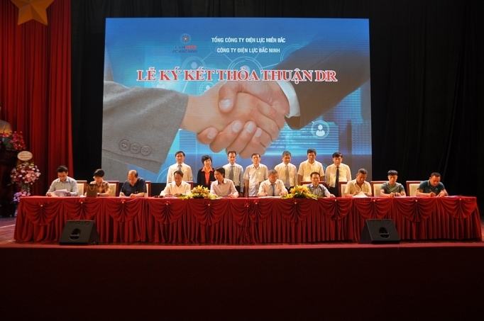 undefined 2607-103-pc-yiyn-lyc-byc-ninh-ky-thya-thuyn-yiyu-chynh-dr-vyi-cac-dn