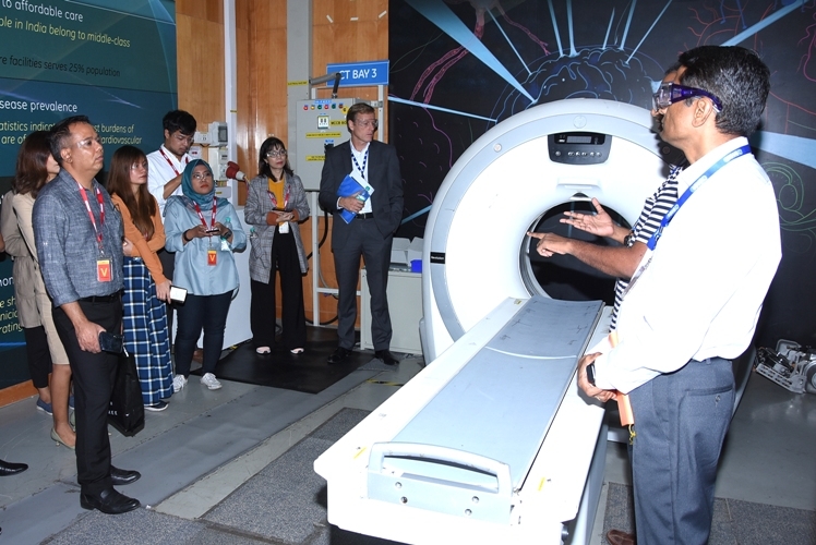 sang tao cong nghe dap ung thi truong asean