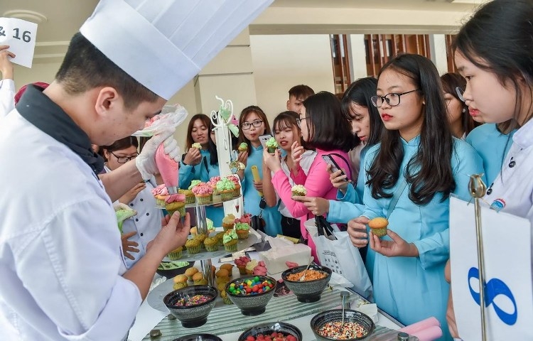 hotelismovn ban dong hanh tin cay