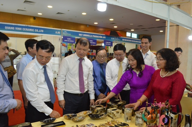 Triển lãm sản phẩm hàng thủ công mỹ nghệ mới năm 2019: Gắn kết 4 nhà trien lam cac san pham mau thiet ke hang thu cong my nghe moi sang tao nam 2019 gan ket 4 nha