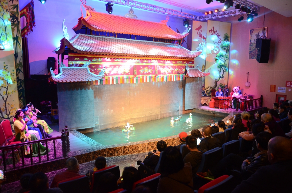 trai nghiem van hoa viet trong long di san