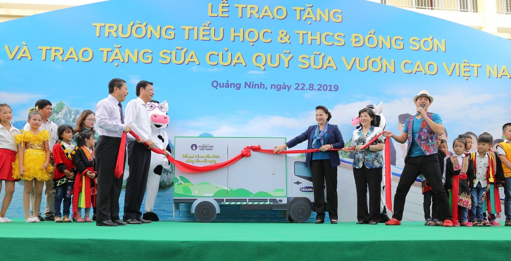 Trẻ em Quảng Ninh: Đón nhận trường mới và hơn 71 nghìn ly sữa don nhan truong moi va hon 71 nghin ly sua
