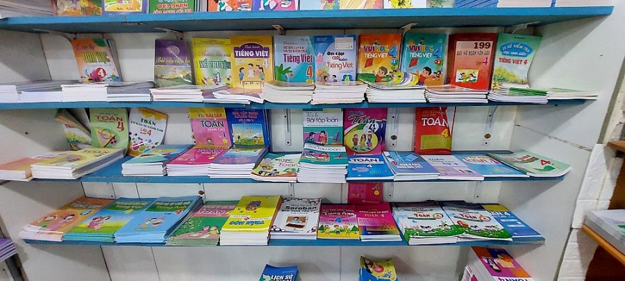 Lời giải thích của Bộ trưởng và “Góc khuất” Sách giáo khoa