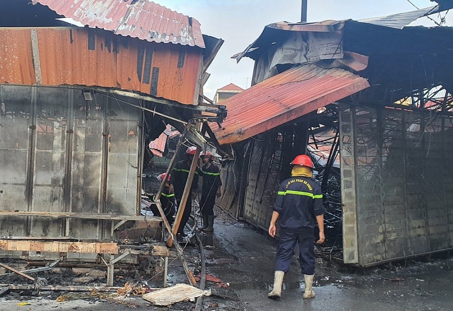 Bắc Ninh: Chập điện gây cháy lớn tại chợ Đọ Xá Bắc Ninh: Chập điện gây cháy lớn tại chợ Đọ Xá