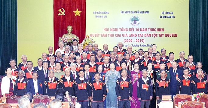 Trụ cột trong xây dựng và phát triển buôn làng tru cot trong xay dung va phat trien buon lang