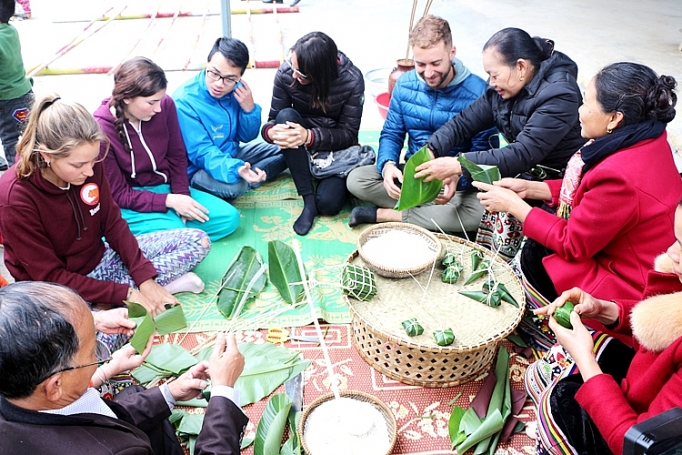 du lich cong dong nghe an ra voi the gioi
