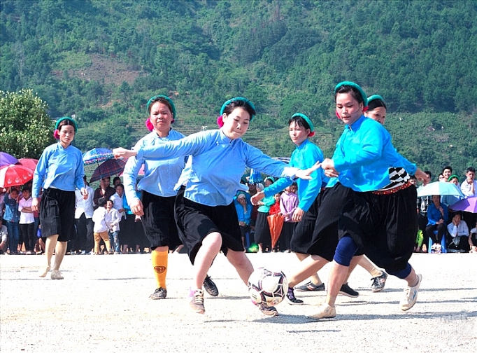 cu ba ly thi chuong can man giu lai net xua