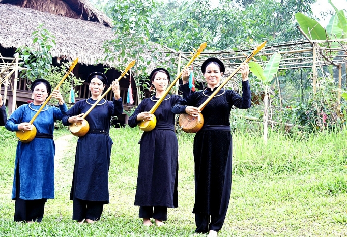 trang phuc cac dan toc vung tay bac
