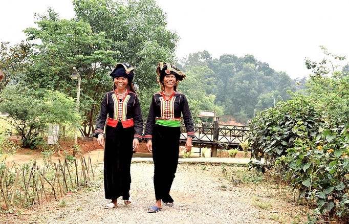 trang phuc cac dan toc vung tay bac