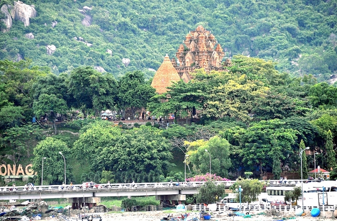 Tháp Bà Ponagar - quần thể kiến trúc Chăm thap ba ponagar quan the kien truc cham