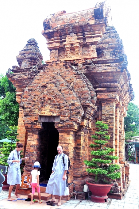 Tháp Bà Ponagar - quần thể kiến trúc Chăm thap ba ponagar quan the kien truc cham