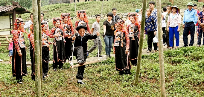 tet mua mua cua dong bao ha nhi