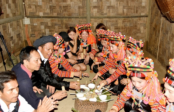 tet mua mua cua dong bao ha nhi