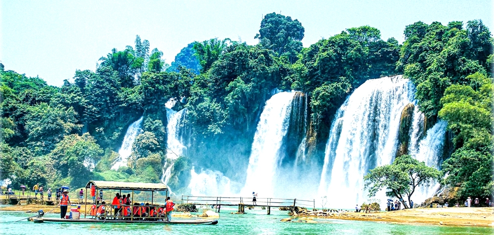 trung khanh phat huy the manh kinh te bien mau va du lich