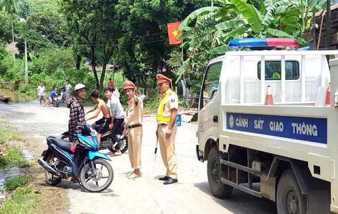 Đảm bảo an toàn giao thông trên tuyến đường Hồ Chí Minh dam bao an toan giao thong tren tuyen duong ho chi minh