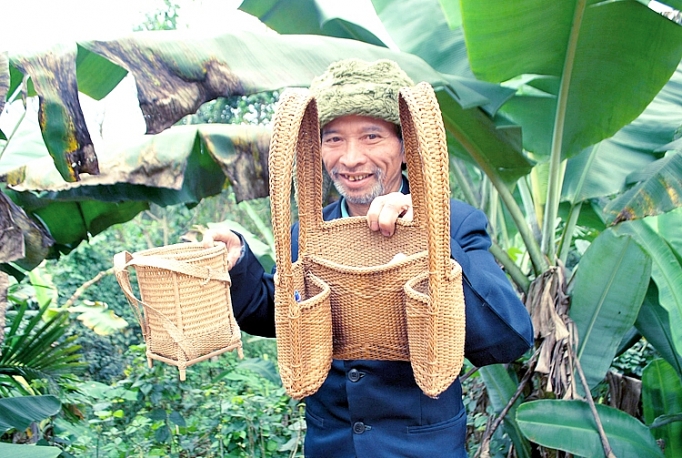 Gùi trong đời sống người Cơ Tu gui trong doi song nguoi co tu