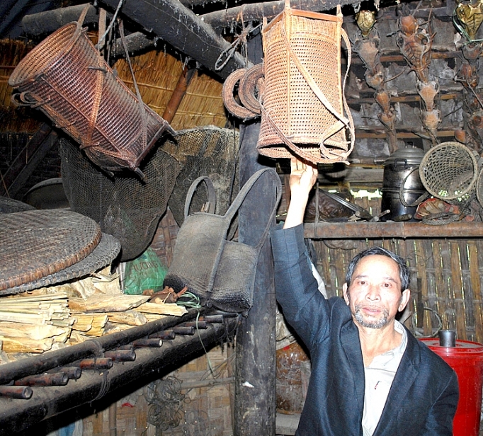 Gùi trong đời sống người Cơ Tu gui trong doi song nguoi co tu