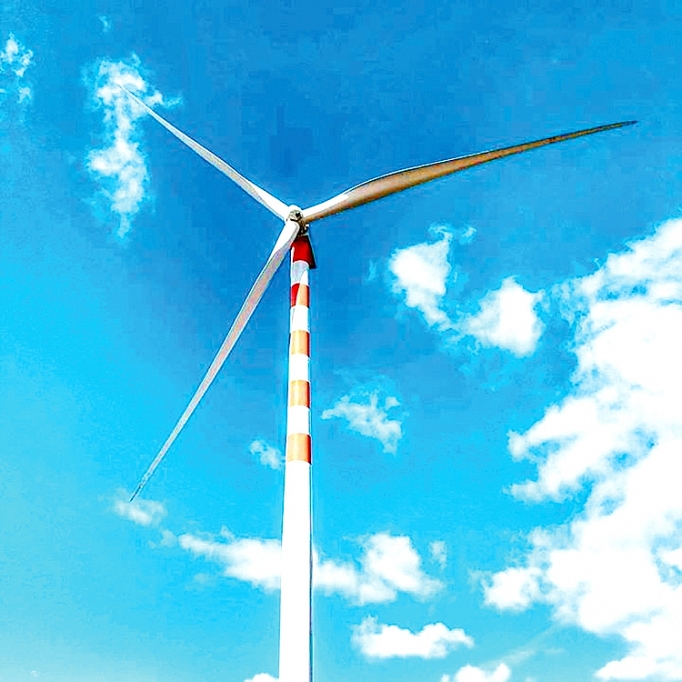 phat trien nang luong gio dien mat troi