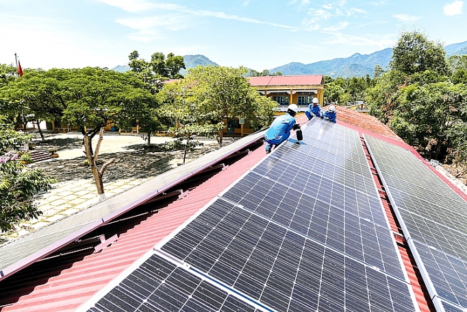 phat trien nang luong gio dien mat troi