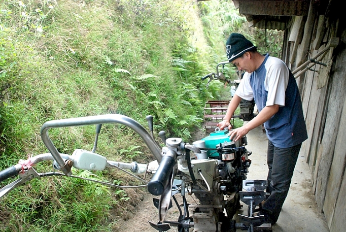 dong bao dan toc thoat ngheo tu von chinh sach