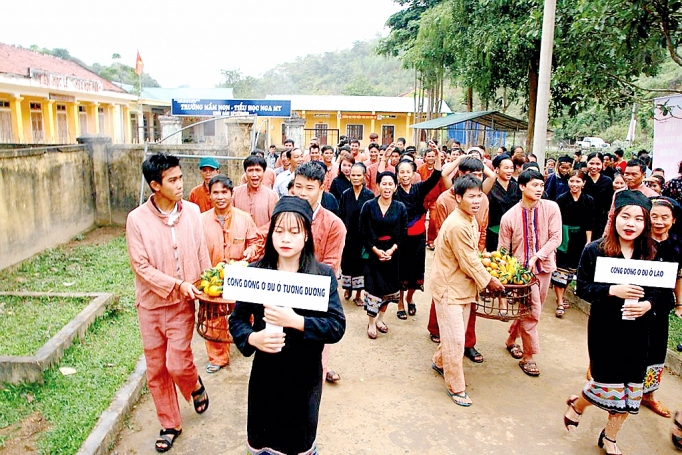 ho tro phat trien kinh te dong bao dan toc o du