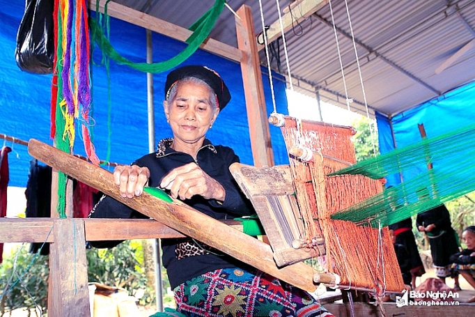 ho tro phat trien kinh te dong bao dan toc o du