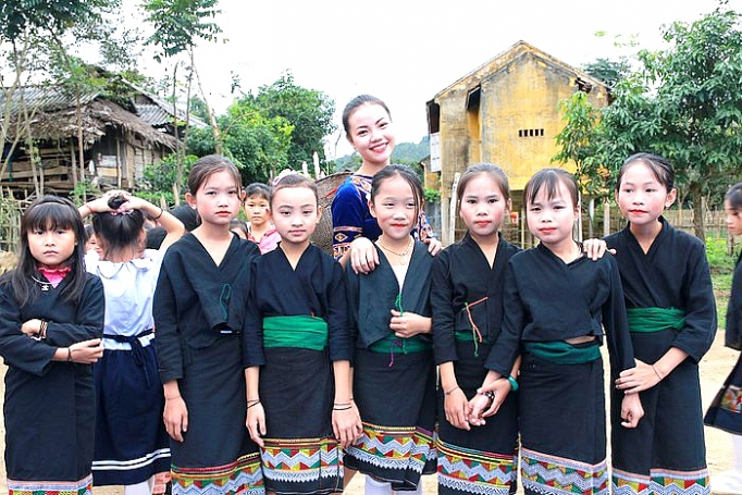 ho tro phat trien kinh te dong bao dan toc o du