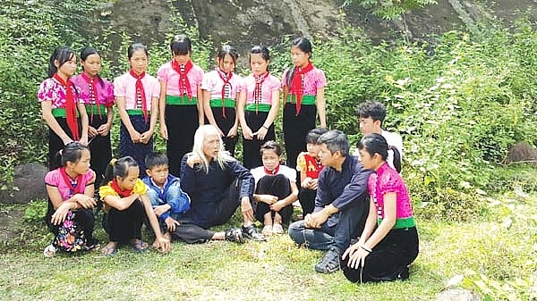 Một đời say với điệu xòe mot doi say voi dieu xoe