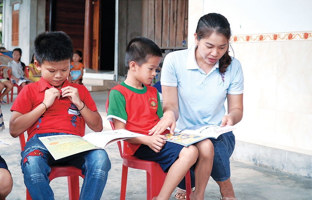 undefined 1135-dua-sach-ve-ban-cho-hoc-sinh-anh-2