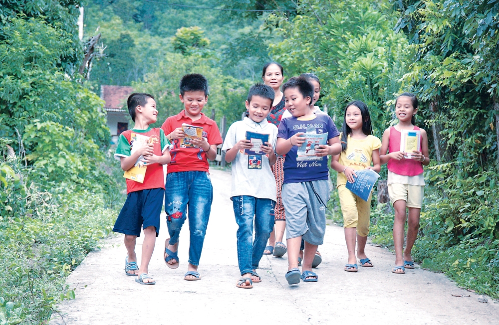 undefined 1136-dua-sach-ve-ban-cho-hoc-sinh-anh-3