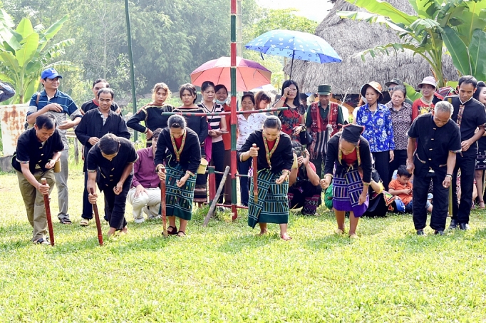 Lễ cầu mùa dân tộc Khơ Mú le cau mua dan toc kho mu