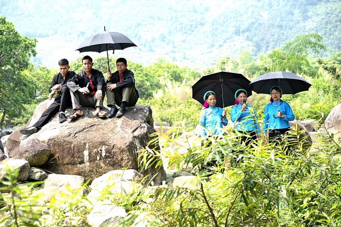 binh lieu buoc vuon minh manh me