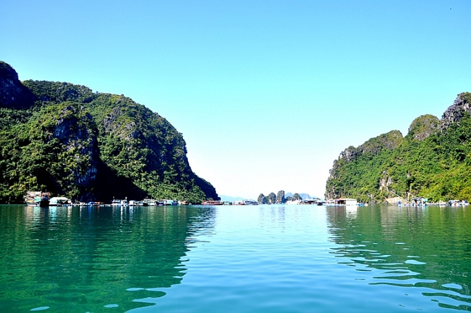 Làng nổi độc đáo trên vịnh Hạ Long lang noi doc dao tren vinh ha long