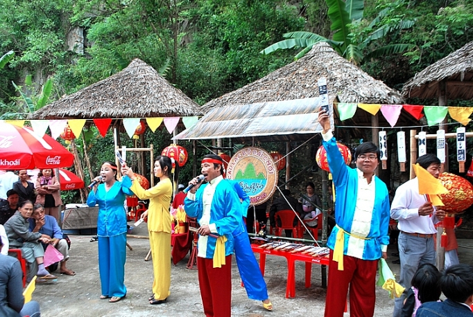 ru nhau di danh bai choi