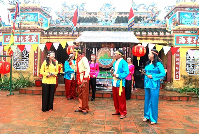 ru nhau di danh bai choi