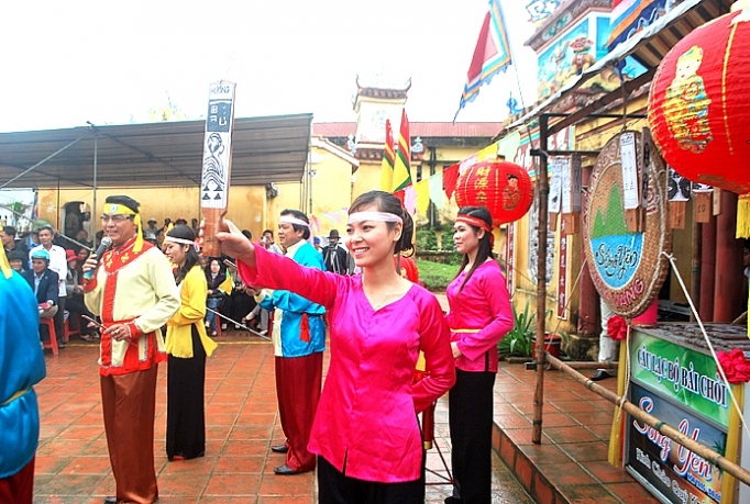 ru nhau di danh bai choi