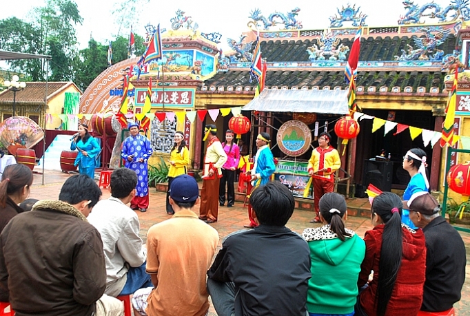 ru nhau di danh bai choi