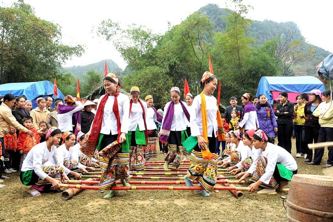 chuyen nhom nong cot o chau tien