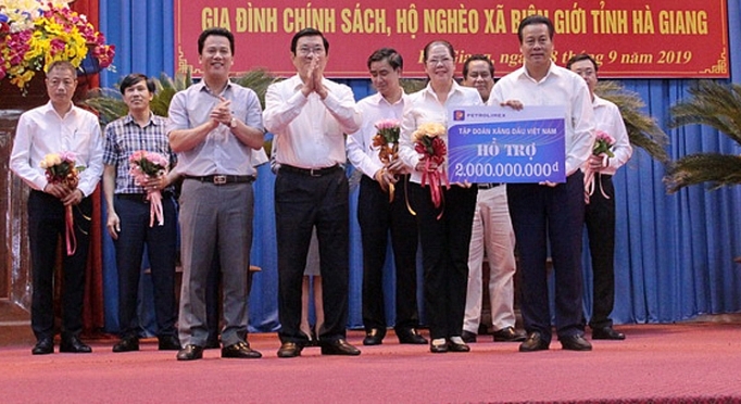 Hà Giang: Petrolimex hỗ trợ 2 tỷ đồng xây dựng nhà ở ha giang petrolimex ho tro 2 ty dong xay dung nha o