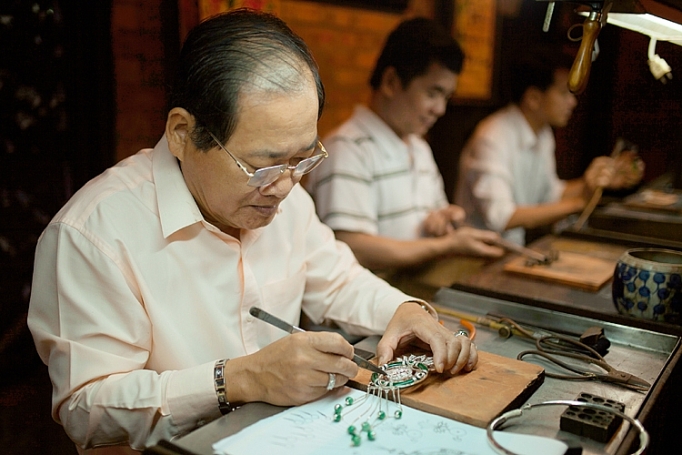 Nghệ nhân Trần Duy Mong: Bàn tay "vàng mười" nghe nhan tran duy mong ban tay vang muoi