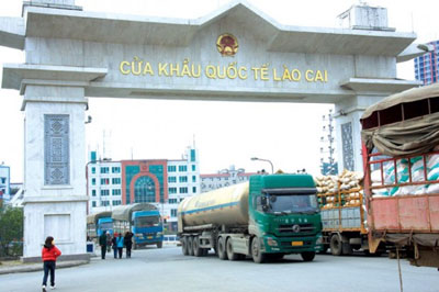 Trao đổi hàng hóa qua cửa khẩu đạt trên 27 tỉ USD