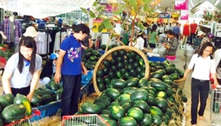 Siêu thị bán dưa hấu, hành tím với giá không lãi Siêu thị bán dưa hấu, hành tím với giá không lãi