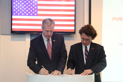 Chính phủ Hoa Kỳ và Quỹ AIP “chung tay” vì an toàn giao thông cho trẻ em Việt Nam Chính phủ Hoa Kỳ và Quỹ AIP “chung tay” vì an toàn giao thông cho trẻ em Việt Nam