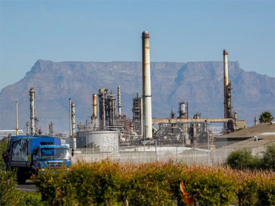 Cháy rừng, bất ổn đẩy giá dầu lên cao nhất trong 7 tháng qua