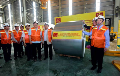 Nhà máy Hoa Sen Nghệ An sản xuất cuộn tôn thương phẩm đầu tiên Nhà máy Hoa Sen Nghệ An sản xuất cuộn tôn thương phẩm đầu tiên