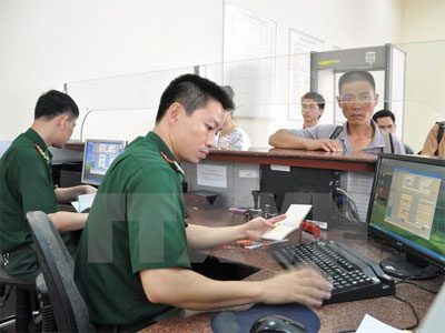 Kéo dài thời gian thông quan tại cửa khẩu quốc tế Móng Cái Kéo dài thời gian thông quan tại cửa khẩu quốc tế Móng Cái