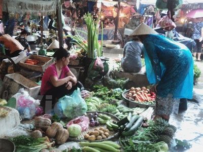 Giá rau xanh tại Hà Nội không dao dộng nhiều trong ngày mưa bão Giá rau xanh tại Hà Nội không dao dộng nhiều trong ngày mưa bão