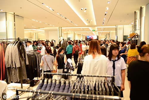 zara vao viet nam: gioi thoi trang binh dan ngang cao dau tuyen chien! - 6