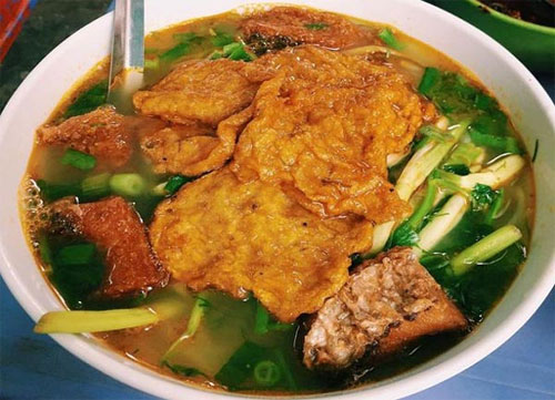 Phở gánh, bún cá hút khách chơi đêm phố cổ Hà Nội
