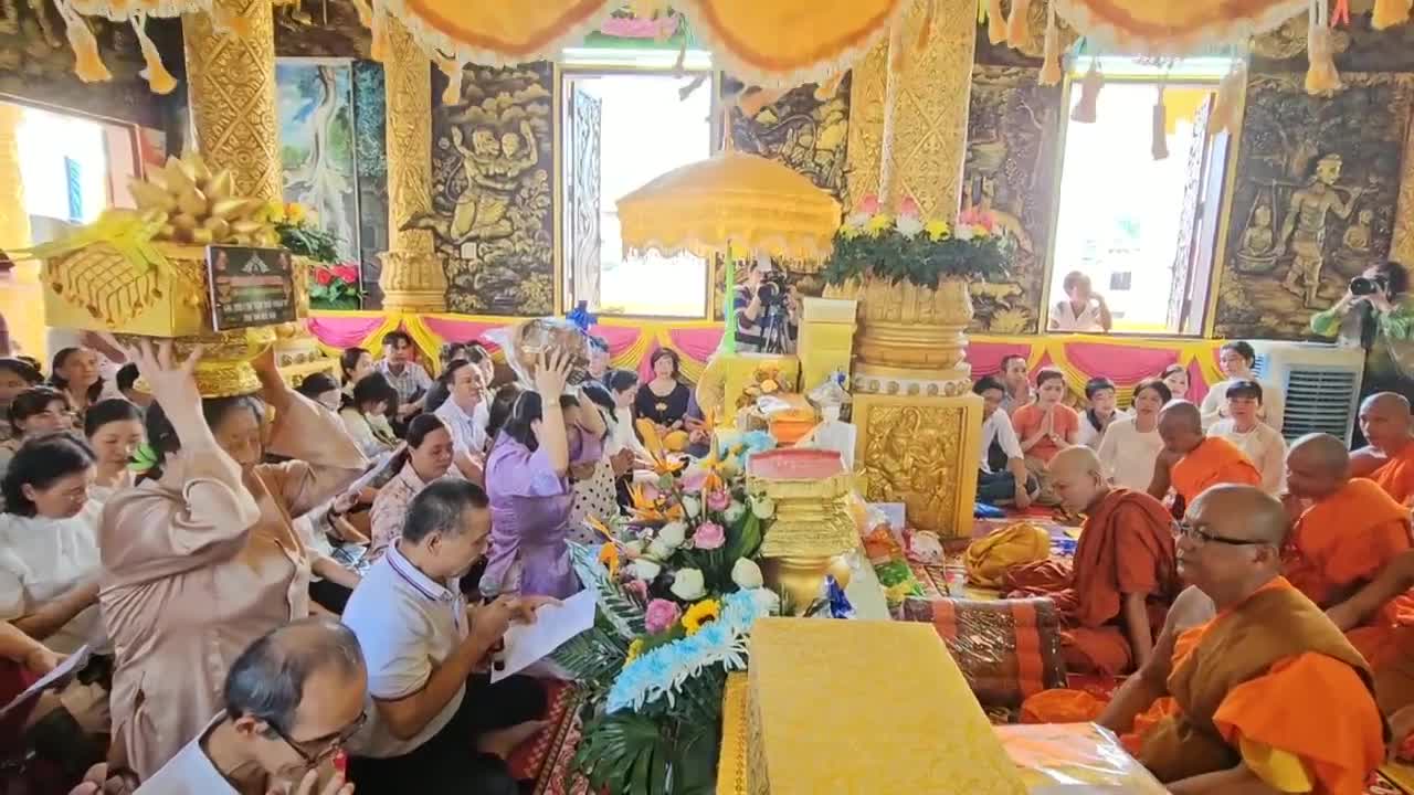 Đồng bào Khmer ở TP. Cần Thơ: Rộn ràng mùa dâng y Kathina